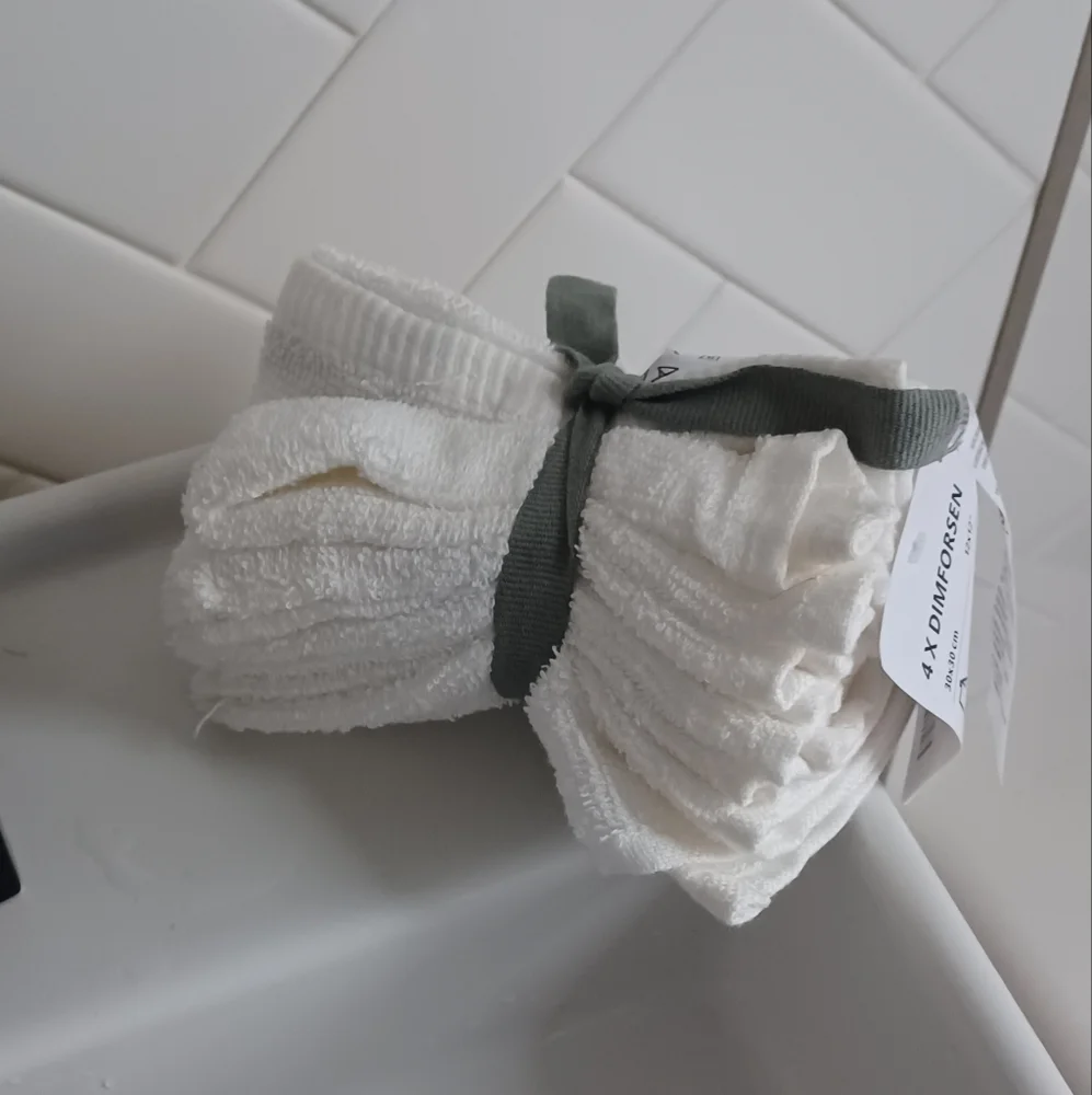 4 pk of IKEA white washcloths